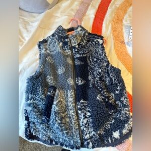 Blue fur vest size 6-7 girls
